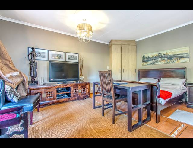 1 BEDROOM APARTMENT TO LET IN WOODMEAD